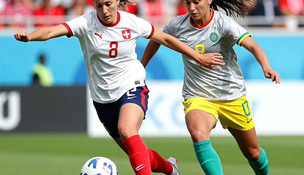 Clásico Regio Femenil 47: Kgatlana lật ngược 0-2, Rayadas rời sân với chín người