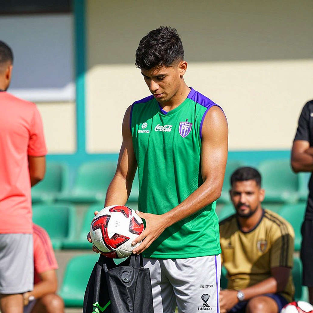 V.League và dòng tiền thật: Đọc lại thị trường chuyển nhượng bóng đá Việt Nam V.League và dòng tiền thật: Đọc lại thị trường chuyển nhượng bóng đá Việt Nam