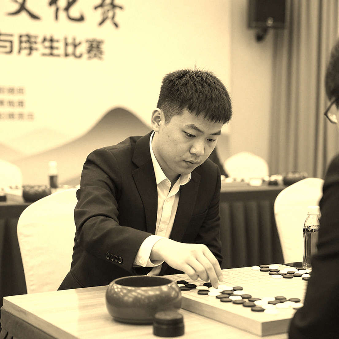 A Neiksans Headline, a Martin Body: The Credibility Gap in a Chess Content Page