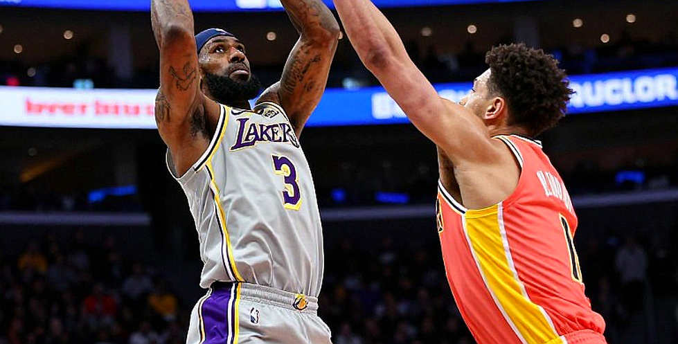 Warriors Hand Curry the Golden Key: The $136.7M Contract and the Final Gamble of a Dynasty Warriors Hand Curry the Golden Key: The $136.7M Contract and the Final Gamble of a Dynasty