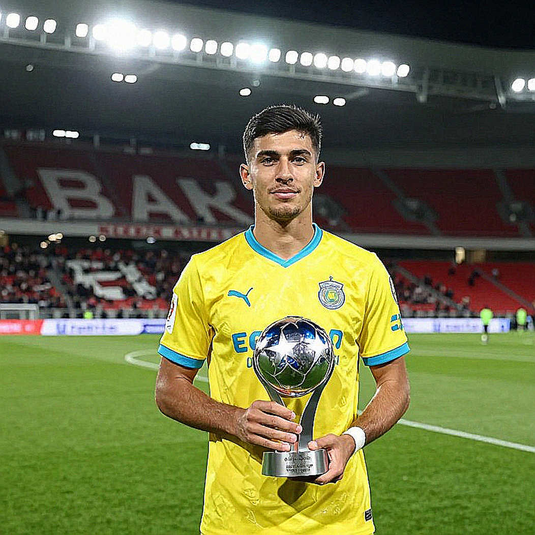 Charly González và tiếng gọi Pumas: bản hợp đồng viết bằng ký ức, cái giá thì chưa ai viết Charly González và tiếng gọi Pumas: bản hợp đồng viết bằng ký ức, cái giá thì chưa ai viết