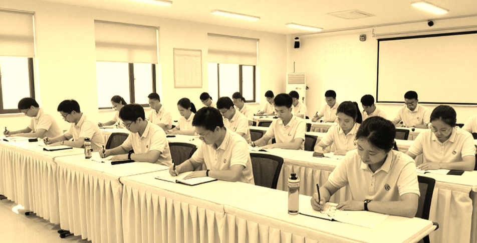 43 tuổi, hạng 254 và suất vào main draw: Nguyễn Tiến Minh thắng bằng cách đọc điểm mù đơn nam