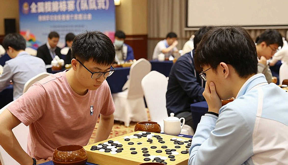 "Mạnh hơn thời vô địch Olympiad": lời khen của huấn luyện viên cần một phép đo