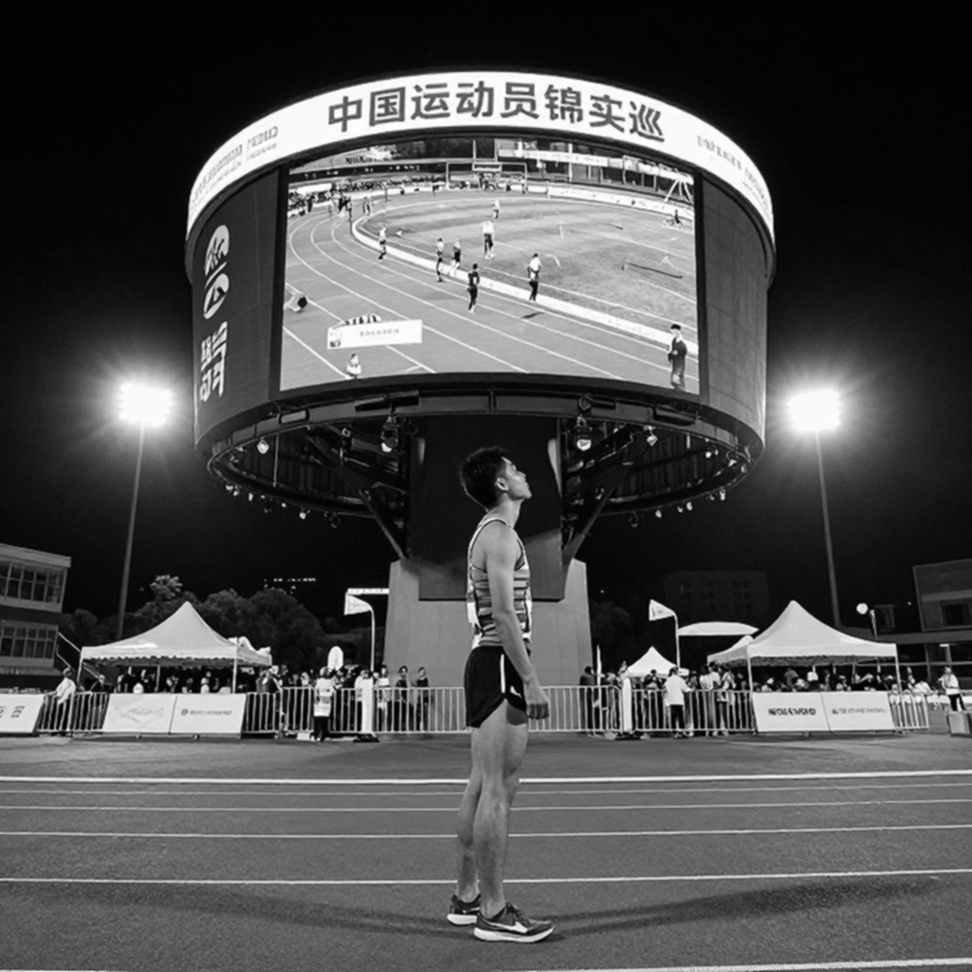 15.000 người, ba cự ly và một chữ "Marathon" thiếu 42,195 km ở Vịnh Hạ Long 15.000 người, ba cự ly và một chữ "Marathon" thiếu 42,195 km ở Vịnh Hạ Long